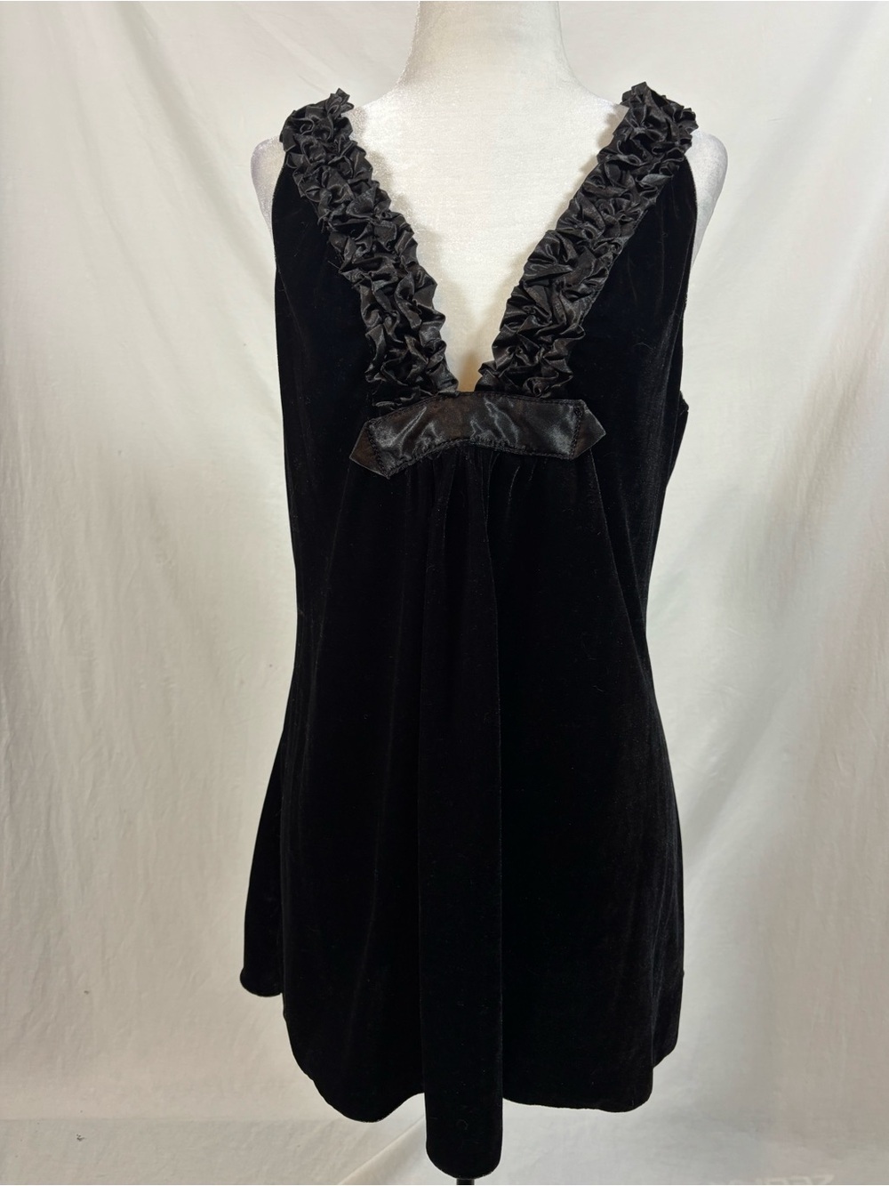 Max Studio Black Velvet Ruffle Tunic Top L Deep V Babydoll Y2K Gothic Romantic
